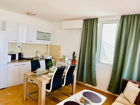 Coffee/tea facilities, Living room, Dining area, toaster