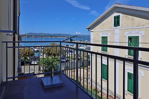 Balcony/Terrace, children, Family