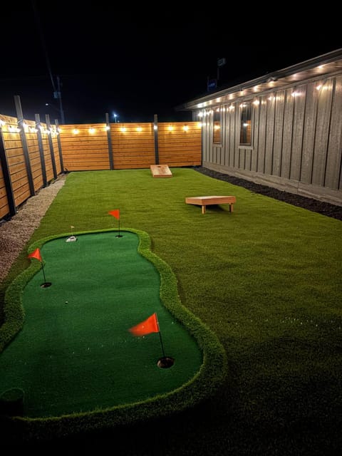 Night, Golfcourse, Minigolf, Inner courtyard view