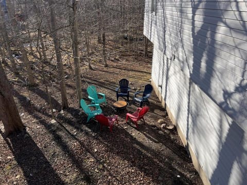 Explore Poconos with Fire pit, Games, Grill House in Tobyhanna