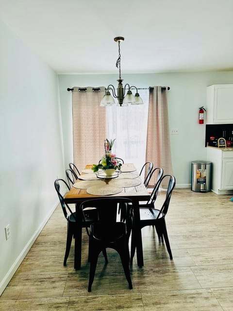 Explore Poconos with Fire pit, Games, Grill House in Tobyhanna