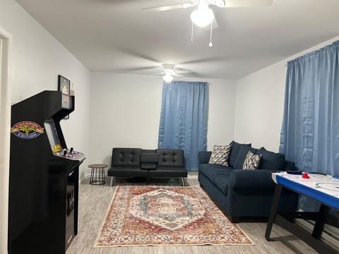 Explore Poconos with Fire pit, Games, Grill House in Tobyhanna