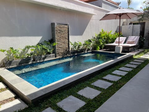 Property building, Day, Garden, Swimming pool, Swimming pool