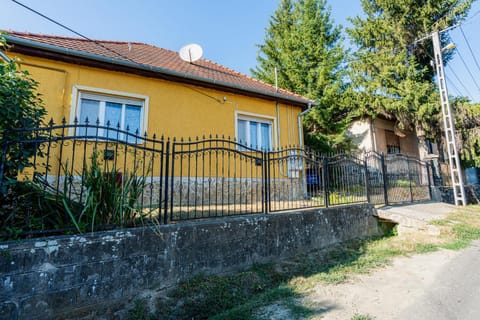 Property building, Day, Street view
