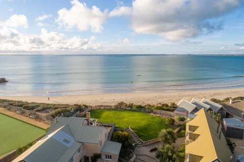 Property building, Natural landscape, Bird's eye view, Garden, View (from property/room), Beach, Beach, Garden view, Sea view, Area and facilities