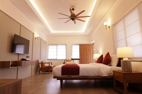 Photo of the whole room, Bedroom