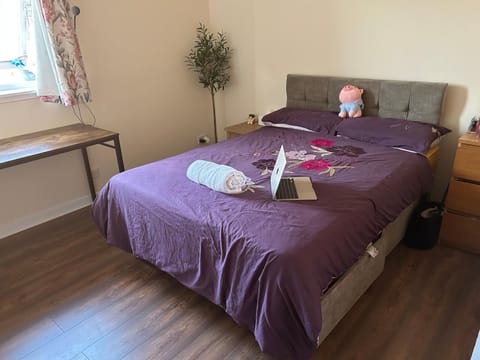 Spacious room close to tram Capsule hotel in Edinburgh