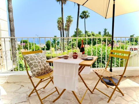 Spring, Day, Natural landscape, Garden, View (from property/room), Balcony/Terrace, Dining area, Garden view, Sea view