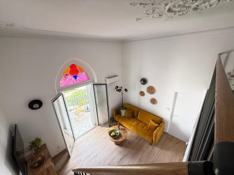 TV and multimedia, View (from property/room), View (from property/room), Balcony/Terrace, Living room, Seating area, Sea view, air conditioner, air conditioner