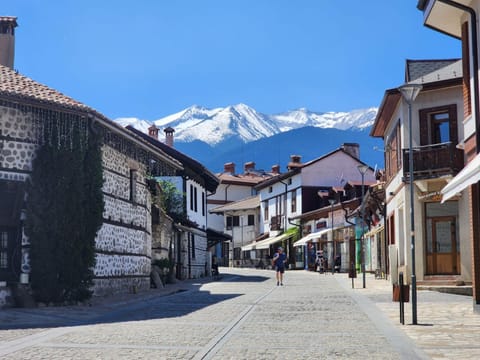 Nearby landmark, Mountain view