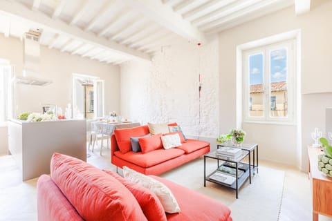 The White Penthouse Apartment in Capannori