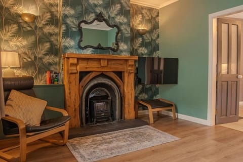 Communal lounge/ TV room, Living room, Seating area