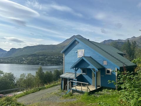 Lyngen Blue House House in Troms Og Finnmark