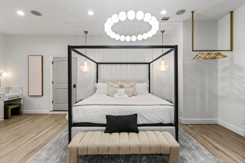 The LUX at West Event & Stay, Pool, Golf & Pickle House in The Woodlands