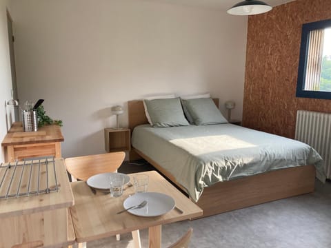 Bed, Living room, Photo of the whole room, Dining area, Bedroom, internet