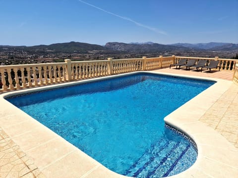 Day, Natural landscape, Pool view, Swimming pool, sunbed
