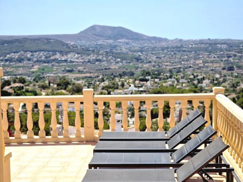 Day, Natural landscape, View (from property/room), Balcony/Terrace, Mountain view, Pool view, Swimming pool, sunbed