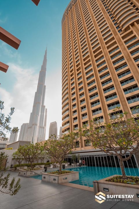 Property building, Day, City view, Location