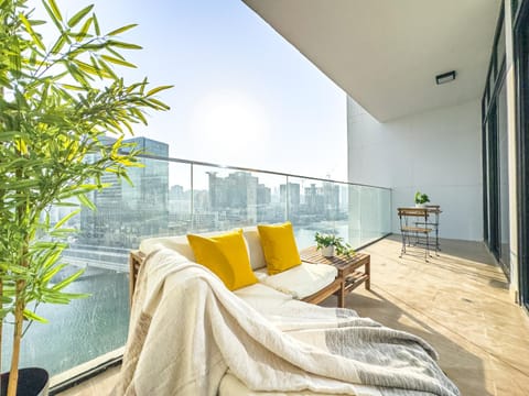 Full Canal View - Upgraded - Huge Balcony - 5 min walk from ADGM, Cleveland & Galleria - Ideal for Corporate Guests & Business Professionals Apartment in Abu Dhabi