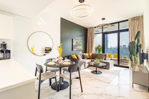 Full Canal View - Upgraded - Huge Balcony - 5 min walk from ADGM, Cleveland & Galleria - Ideal for Corporate Guests & Business Professionals Apartment in Abu Dhabi