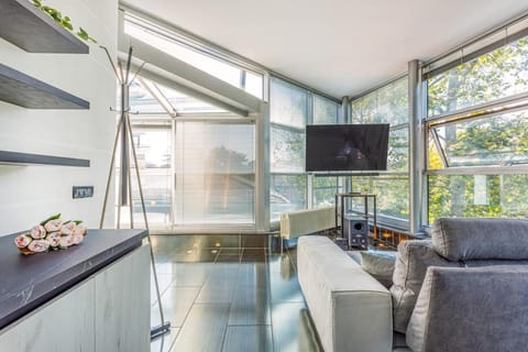 TV and multimedia, Living room, Seating area, Evening entertainment