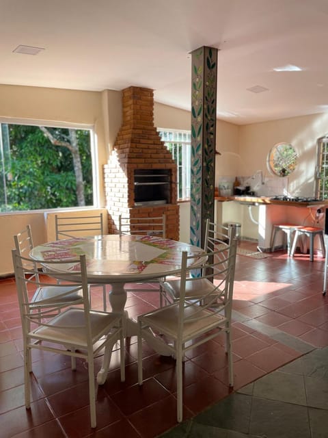 Kitchen or kitchenette, Seating area, Dining area