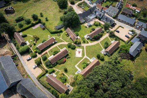 Property building, Neighbourhood, Natural landscape, Bird's eye view, Garden, Garden view, Location