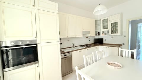 S353 - Sirolo, ampio quadrilocale accessoriato con giardino Apartment in Sirolo