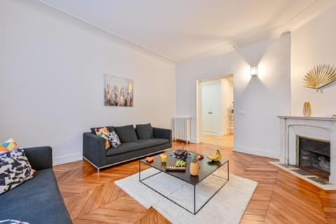 Elegant appartement 3 chambres, 3 salles de bain- Double séjour- Paris 16e- Calme et standing Apartment in Paris