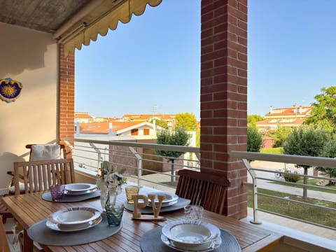 Natural landscape, View (from property/room), Balcony/Terrace, Dining area