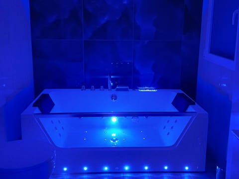 Hot Tub, Hot Tub, Bathroom