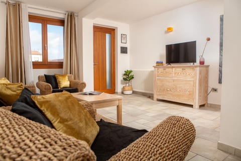 Communal lounge/ TV room, TV and multimedia, Living room, Seating area