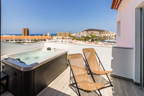 Day, Hot Tub, View (from property/room), Balcony/Terrace, Sea view, sunbed