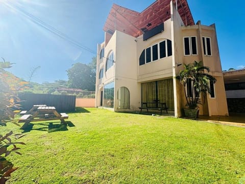 Property building, Day, Natural landscape, Garden, Garden view