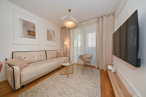 Zadar D'or with free private parking Apartment in Zadar