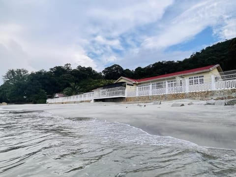Property building, Natural landscape, Beach, Sea view