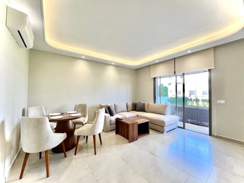 TV and multimedia, Living room, Seating area, Dining area, air conditioner