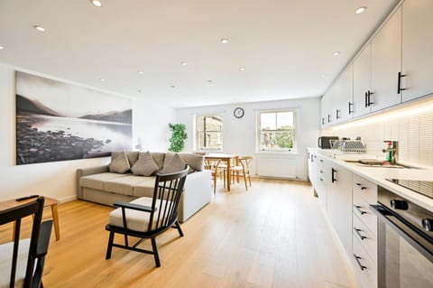 Kitchen or kitchenette, Seating area, Dining area