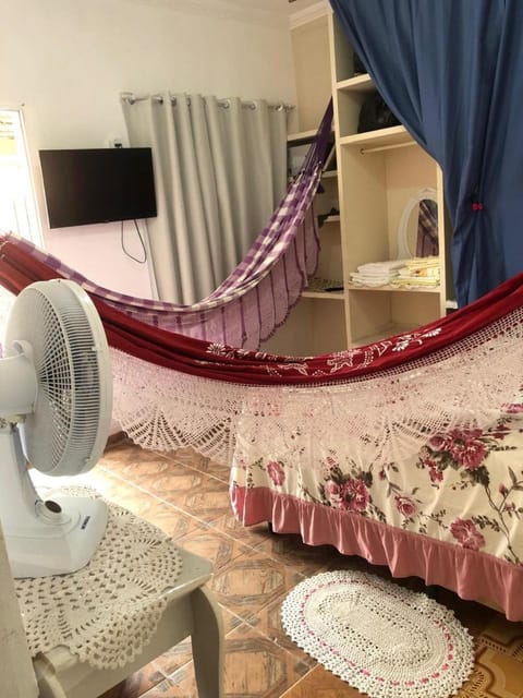 Bed, TV and multimedia, Bedroom