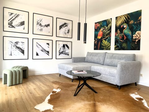 Bed, TV and multimedia, Living room, Other, Decorative detail, Decorative detail, Seating area, older children, furniture