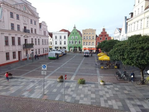 Landmark view, Street view