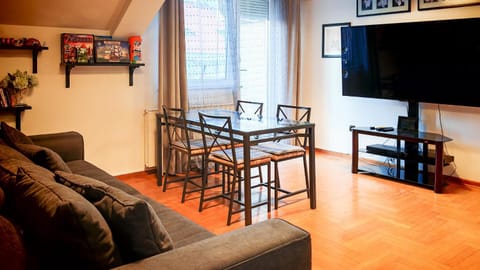 TV and multimedia, Living room, Seating area, Dining area