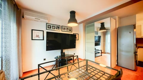TV and multimedia, Living room, Seating area, Dining area, air conditioner