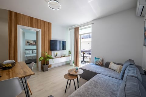 Communal lounge/ TV room, TV and multimedia, Living room, Photo of the whole room, Seating area, Dining area, Evening entertainment
