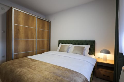 Bed, Photo of the whole room, Bedroom, wardrobe