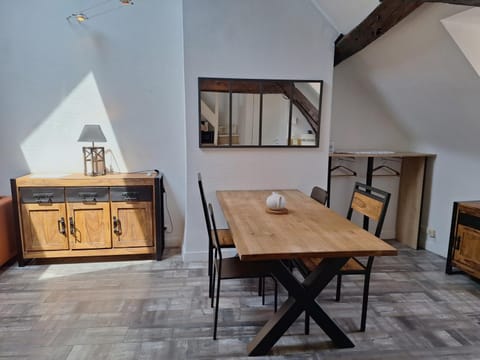 Dining area, internet