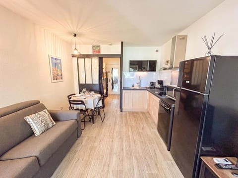 Studio dans une résidence avec piscine à Sanary Apartment in Sanary-sur-Mer