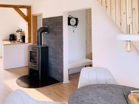 Photo of the whole room, Seating area, Dining area, fireplace, internet, kitchen