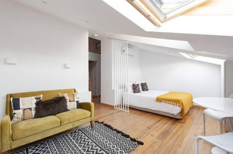 Bed, Living room