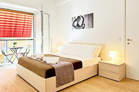 Bed, Balcony/Terrace, Photo of the whole room, Bedroom